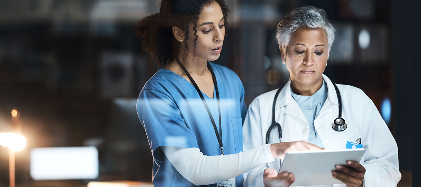 Describe how advanced practice nurses can collaborate with other healthcare professionals and community stakeholders to address the needs of populations.